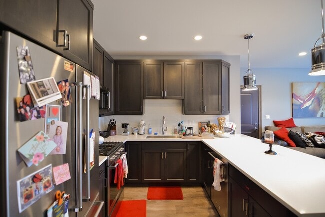 4334 N Ashland Ave, Unit G in Chicago, IL - Foto de edificio - Building Photo