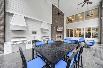 4840 N Shepherd Dr in Houston, TX - Building Photo - Building Photo