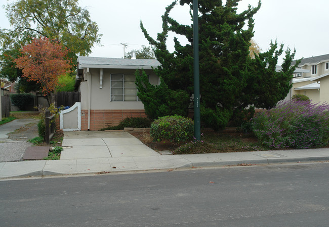 1129 Bonita Ave in Mountain View, CA - Building Photo - Building Photo