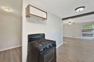 6020 N E Pk Vw Dr in Wichita, KS - Building Photo - Building Photo