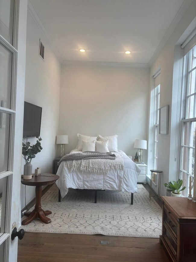 223 Meeting St in Charleston, SC - Foto de edificio - Building Photo
