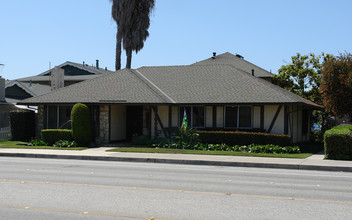 7102 Heil Ave in Huntington Beach, CA - Building Photo - Building Photo