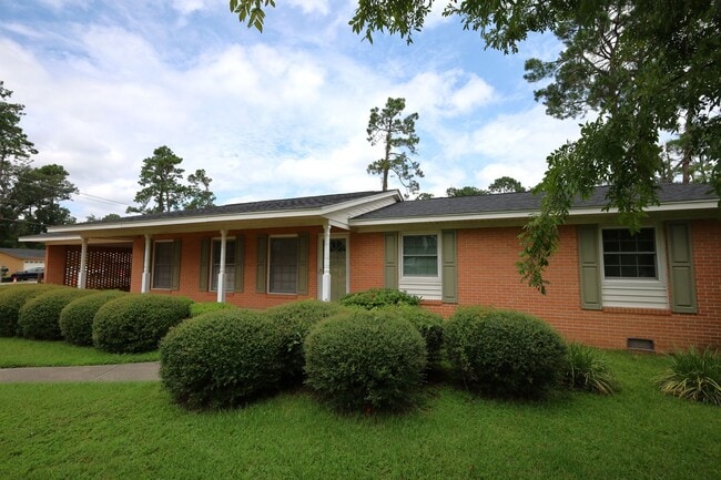 property at 910 Maplewood Dr