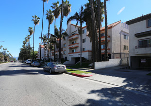 Palm Terrace in Van Nuys, CA - Building Photo - Building Photo