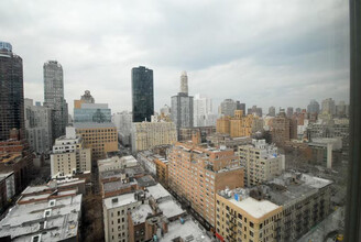 400 E 66th St in New York, NY - Foto de edificio - Building Photo