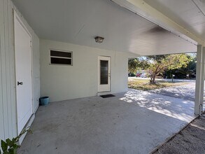 1093 Hollygate Ln in Naples, FL - Building Photo - Building Photo