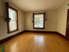 2005 NE Taylor St in Minneapolis, MN - Building Photo - Building Photo