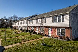 Millbrook Manor in Brick, NJ - Building Photo - Building Photo