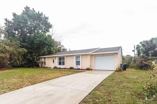 3834 S Chamberlain Blvd in North Port, FL - Building Photo - Building Photo