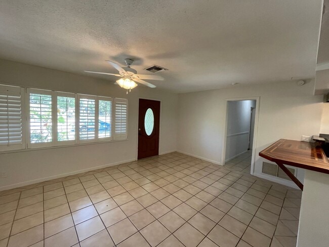 5302 Weirwood Ave in Orlando, FL - Building Photo - Building Photo