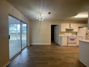 240 Westview Dr in Crestview, FL - Building Photo - Building Photo