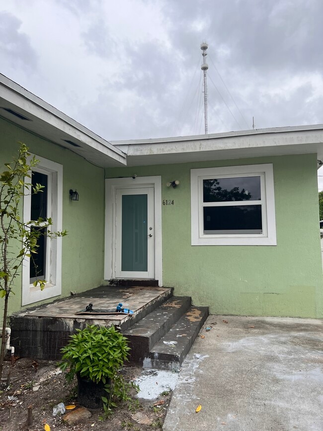 property at 6124 SW 38th St