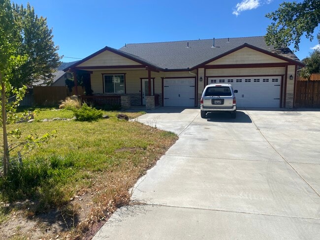 1013 Eagle Ln in Frazier Park, CA - Building Photo - Building Photo