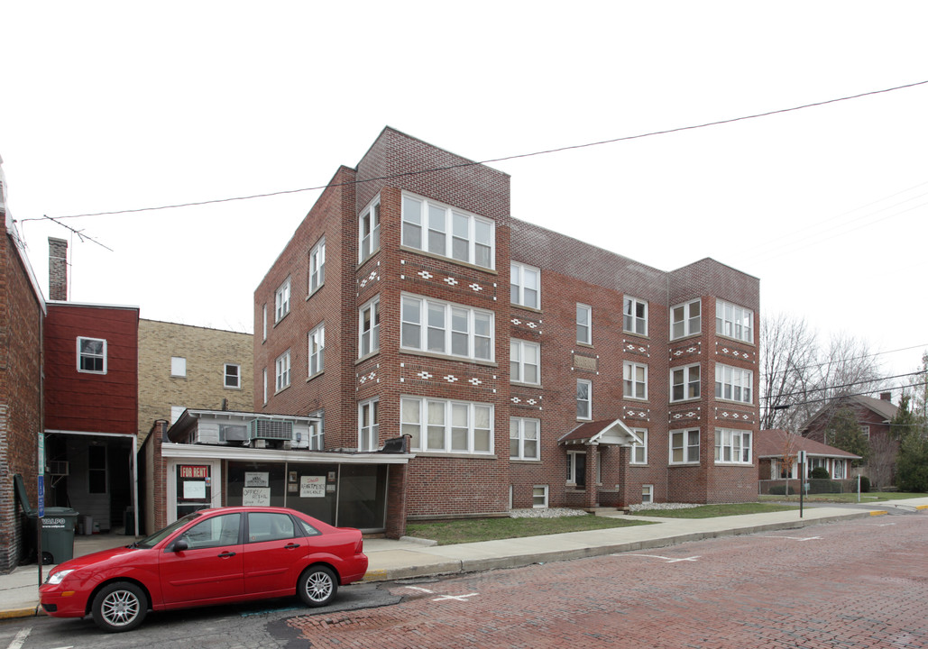 Saran Apartments in Valparaiso, IN - Building Photo