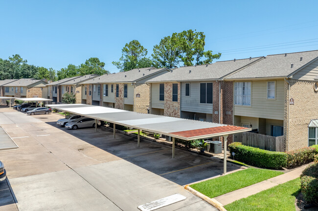 Lynbrook Manor Condominiums