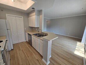 6000-4 Shepherd Mountain Cove in Austin, TX - Building Photo - Building Photo