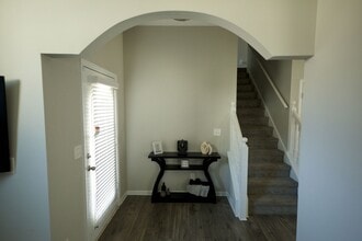 6116 Citico River Ln in Union City, GA - Foto de edificio - Building Photo