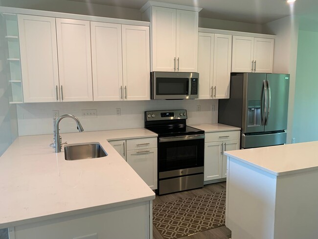 948 Broad River Ln in Charlotte, NC - Building Photo - Building Photo