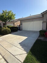 2988 La Vina Cir in Los Banos, CA - Building Photo
