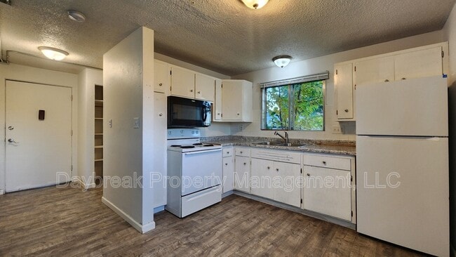 property at 32 10th Ave N