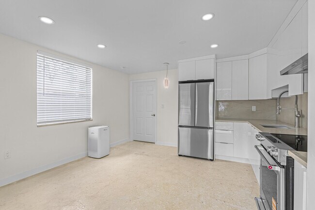 2865 SW 16th St in Fort Lauderdale, FL - Building Photo - Building Photo