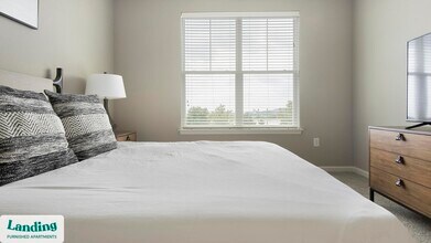 16346 Lydia Hill Dr, Unit 2311 in Chesterfield, MO - Foto de edificio - Building Photo