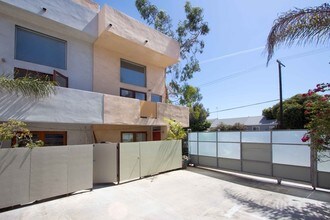 200 Pacific Ave in Venice, CA - Foto de edificio - Building Photo