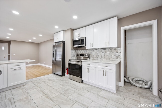 87 Putnam St in Bristol, CT - Building Photo - Building Photo