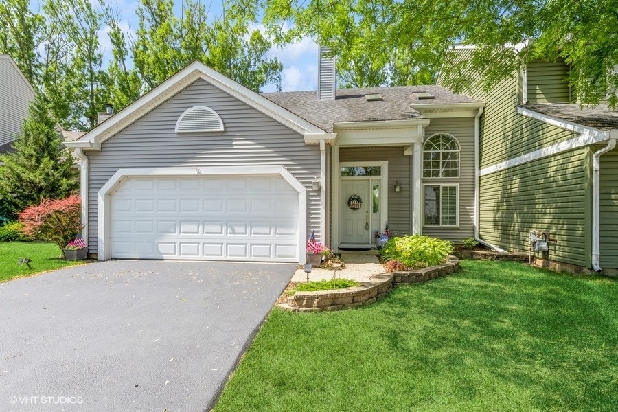 9 Larkspur Ct in Lake In The Hills, IL - Building Photo