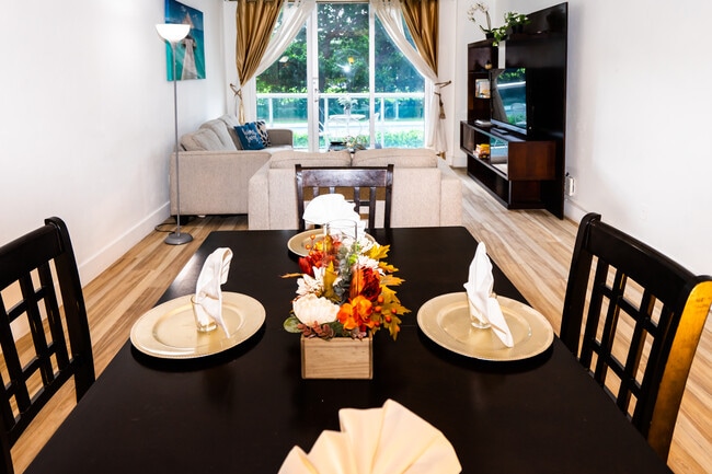 19370 Collins Ave, Unit 1 in Sunny Isles Beach, FL - Foto de edificio - Building Photo