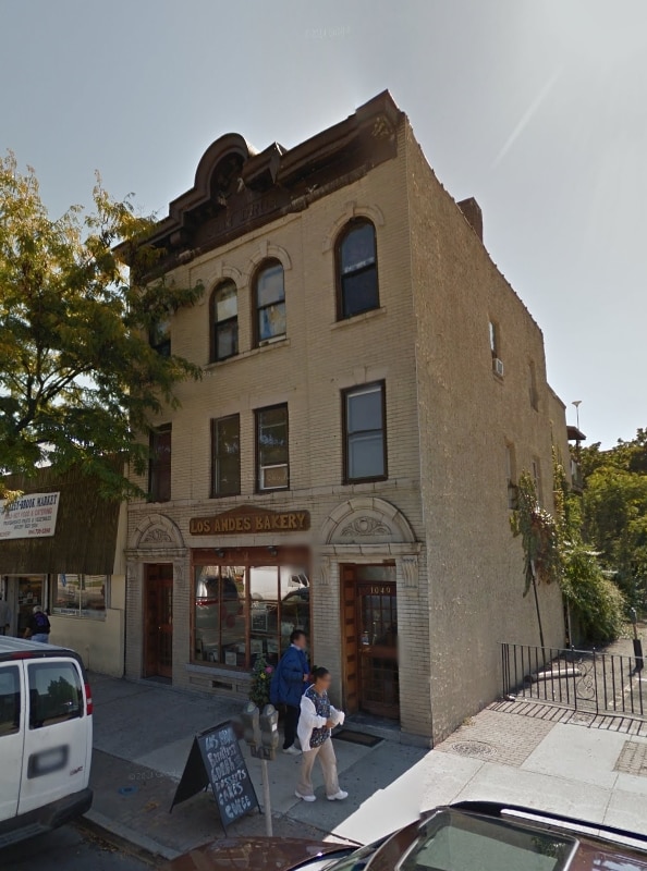 1049 Main St