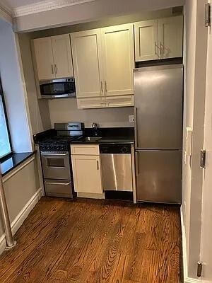 326 E 35th St in New York, NY - Building Photo - Building Photo