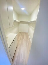 14942 Burbank Blvd in Los Angeles, CA - Building Photo - Building Photo