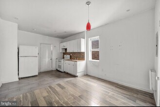 5106 Parkside Ave, Unit 3 in Philadelphia, PA - Building Photo - Building Photo