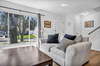 113 Madison Ave, Unit SI ID1496128P in Cuyahoga Falls, OH - Foto de edificio - Building Photo