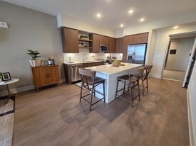 6710 SW 29th St, Unit A10 in Miami, FL - Building Photo