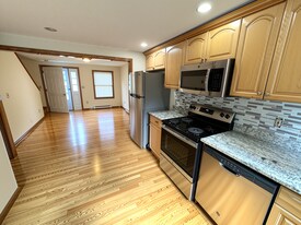 10 Waverly Pl in Melrose, MA - Building Photo