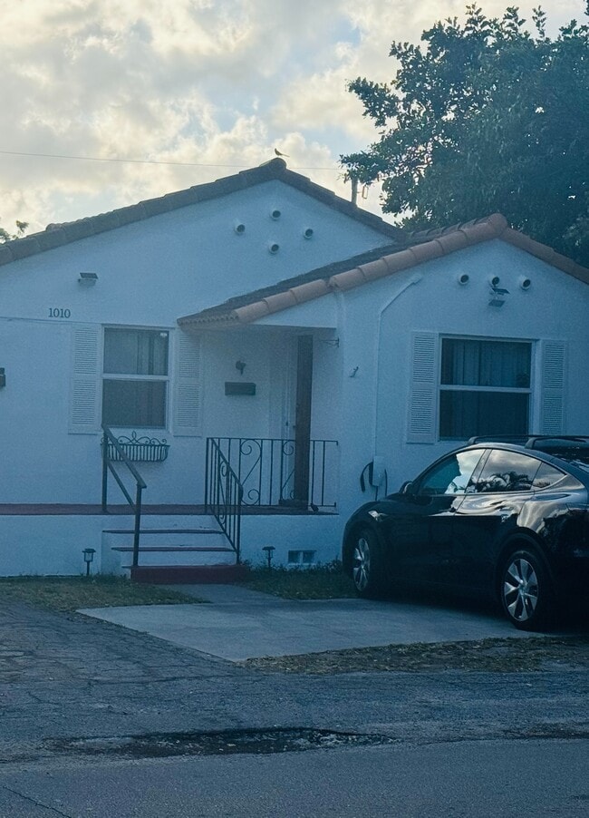 property at 1010 N 17th Ave