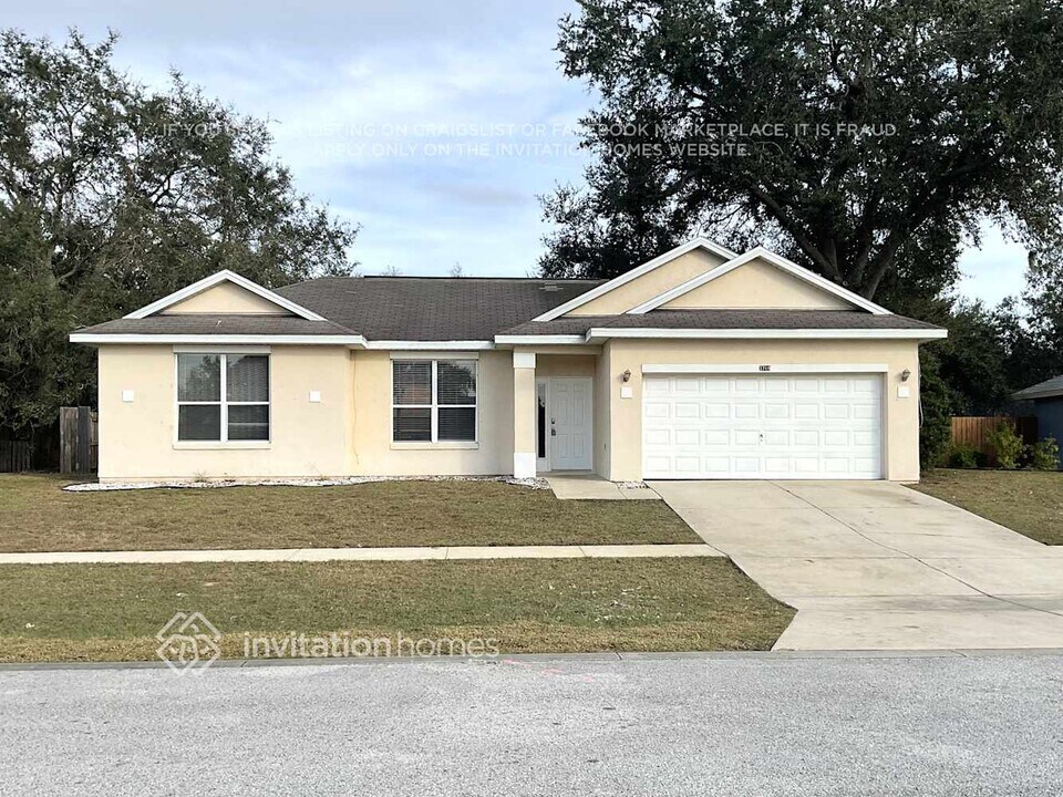 3719 Windy Meadow Dr in Tavares, FL - Building Photo