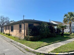 1311 Milam Dr in Galveston, TX - Building Photo - Building Photo