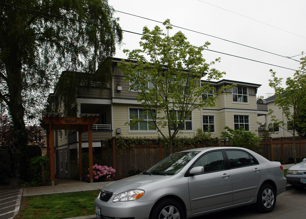 10549 Stone Ave in Seattle, WA - Foto de edificio