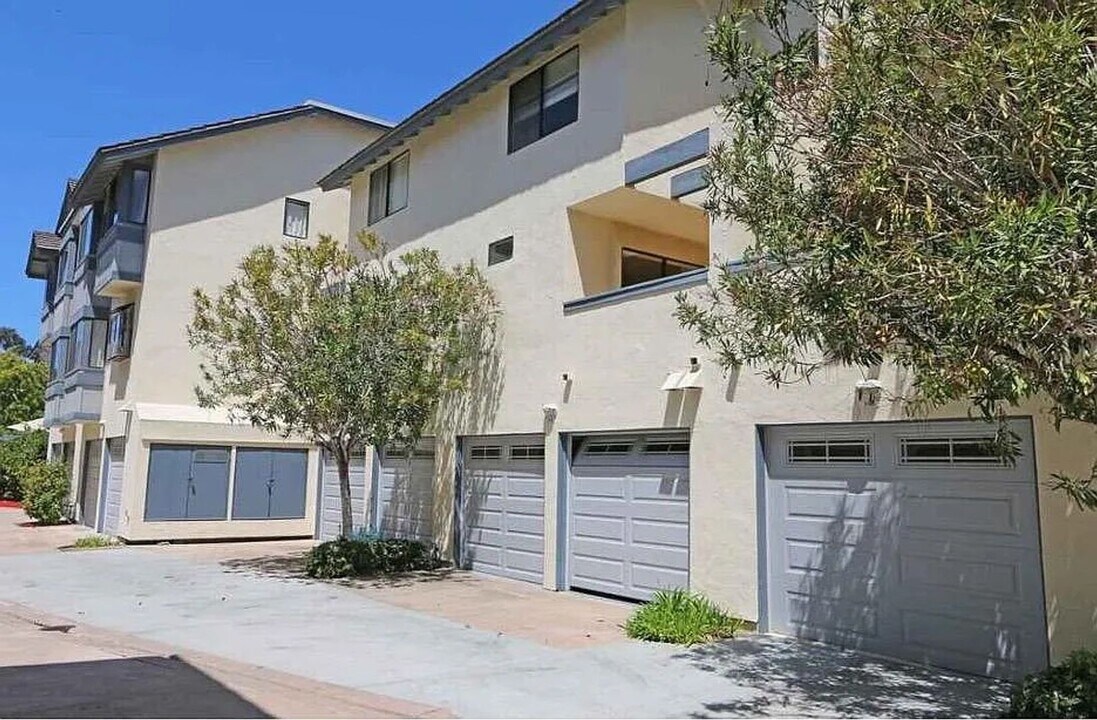 3194 Morning Way in San Diego, CA - Building Photo