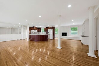 6833 Pennywell Dr in Nashville, TN - Building Photo - Building Photo