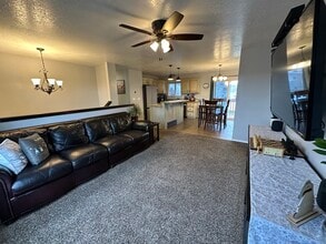 1634 N 725 W in Clinton, UT - Foto de edificio - Building Photo