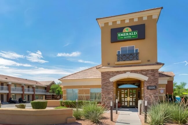 Emerald Suites at Chandler in Phoenix, AZ - Building Photo - Building Photo