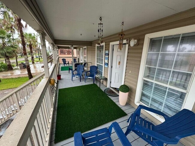 101 E Capricorn Dr in South Padre Island, TX - Building Photo - Building Photo