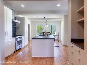 335 Co Rte 10 in Germantown, NY - Building Photo - Building Photo