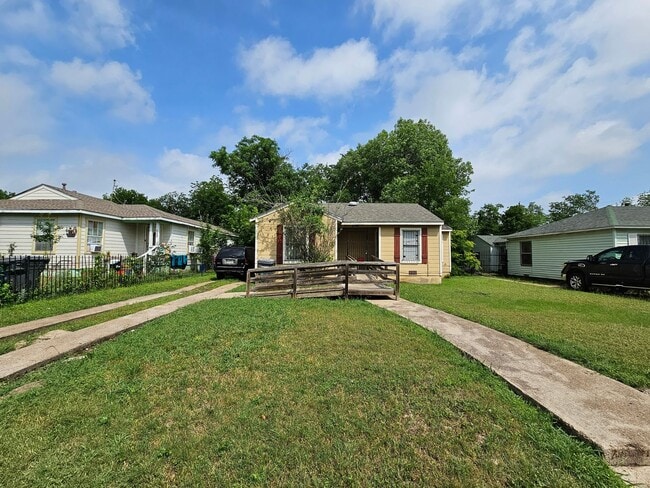 2541 Fordham Rd in Dallas, TX - Building Photo - Building Photo