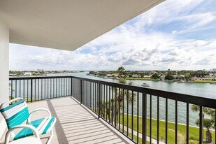 9425 Blind Pass Rd, Unit 508 in St Pete Beach, FL - Building Photo