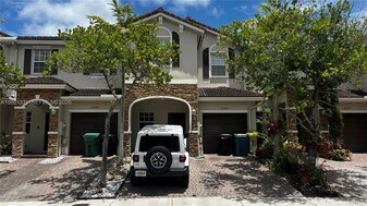 22393 SW 89th Pl in Cutler Bay, FL - Building Photo